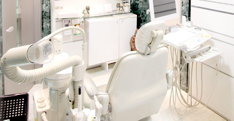 新宿西口直結　小田急ハルク７階　ビックカメラ上患者さんの立場から考えるベストな歯科治療を